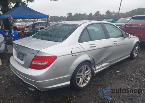 2014 Mercedes-Benz C 300 Sport 4Matic из США, поврежденный, VIN WDDGF8AB8EG192199